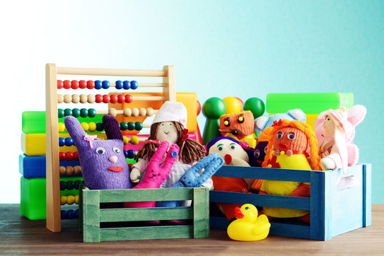 Playful learning Two boxes with toys like stuffed animals, arubber duck and an abacus.